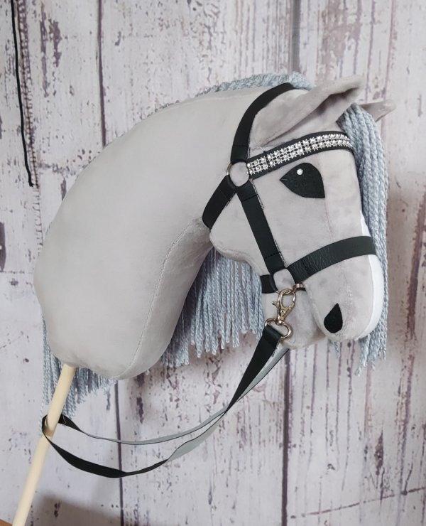 Hobby horse siwy z ogłowiem formatu A3