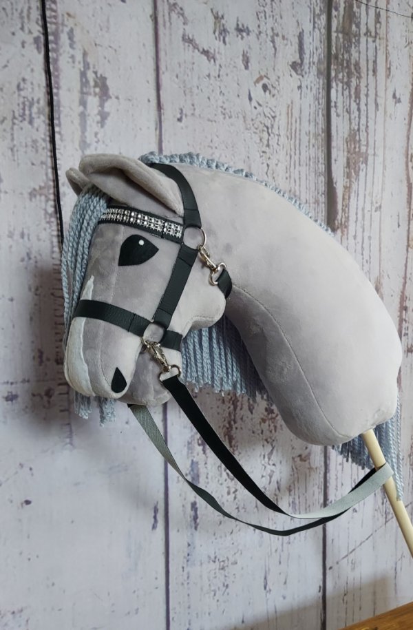 Hobby horse siwek z ogłowiem formatu A3