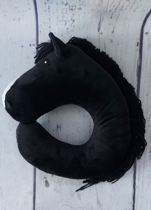 Poduszka-konik-KARY_[1316]_1200 (1)